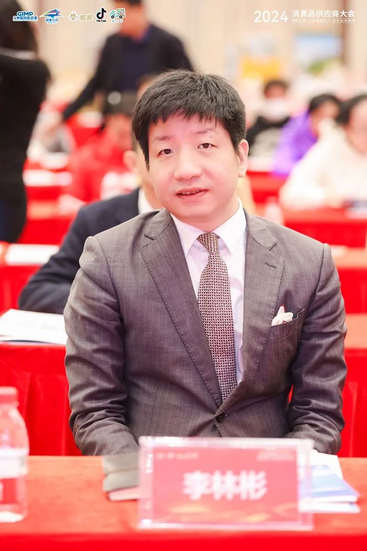 抠抠集团举办“2024消费品供应商大会”促商品流通合力出海!(图2) 抠抠集团举办“2024消费品供应商大会”促商品流通合力出海!(图2)