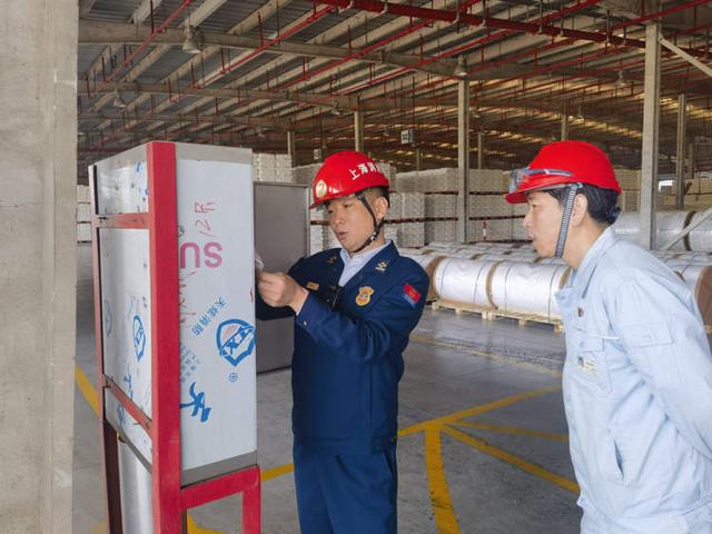 “蓝朋友”+ 春节“我在岗”安全“不打烊”化工消防春节坚守一线守护万家平安(图3)