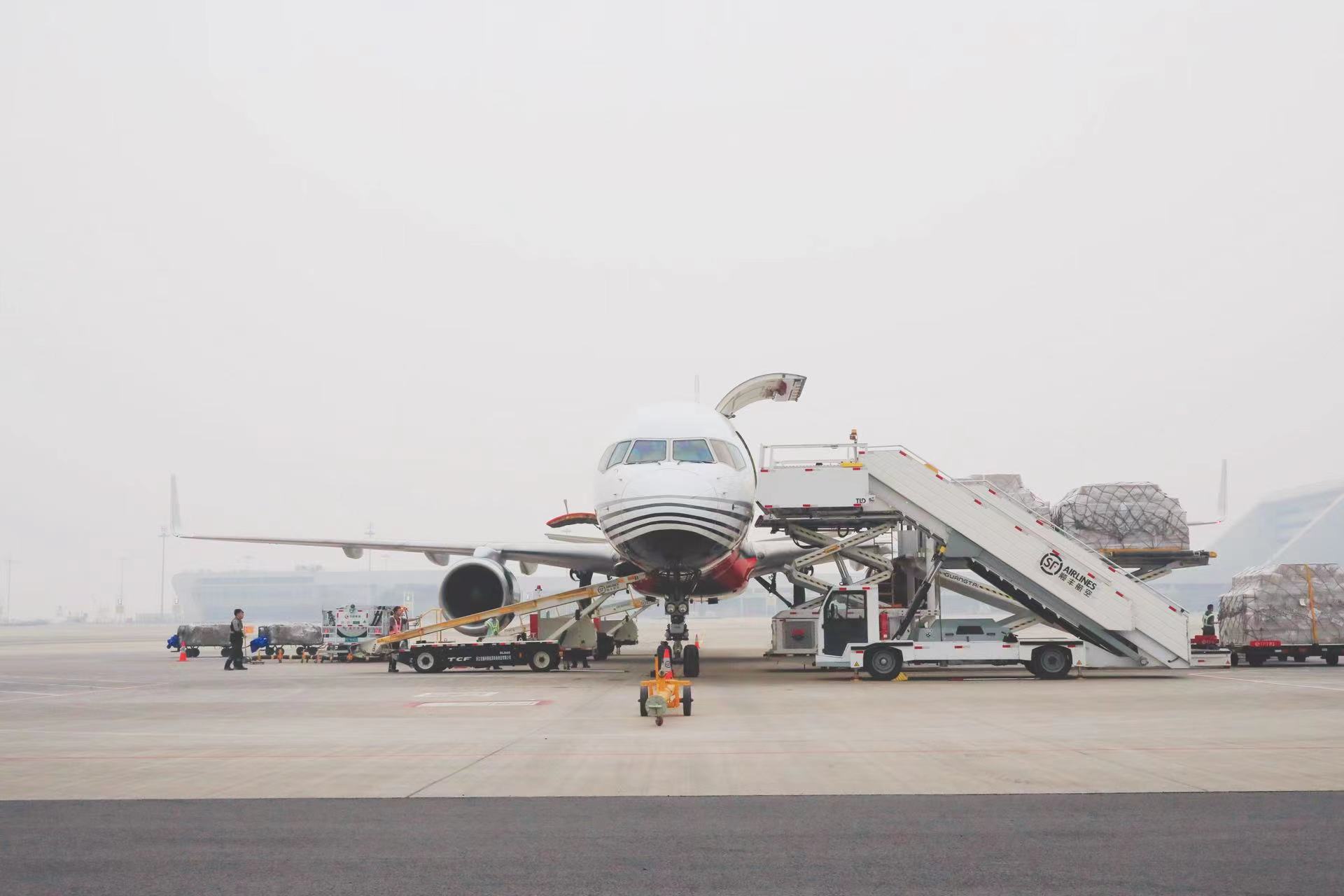 花湖机场加速打造国际自由贸易航空港(图2)
